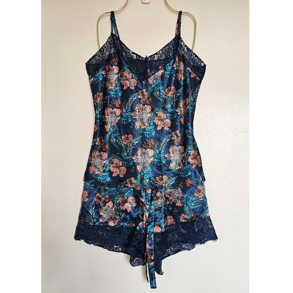 NWOT 2PC Fashion Nova Satin Lace Trim PJ Set Shorts & Camisole Cami M
